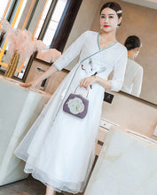 Muatkan imej ke dalam penonton Galeri, Crane Embroidery V Neck Hanfu Causal Dress Traiditonal Chinese Costume
