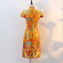 Muatkan imej ke dalam penonton Galeri, Dragon &amp; Phoenix Pattern Knee Length Brocade Cheongsam Evening Dress
