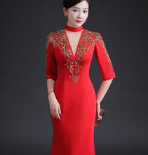 Muatkan imej ke dalam penonton Galeri, Deep V Neck Floral Appliques Half Sleeve Mermaid Chinese Prom Dress
