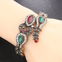 Muatkan imej ke dalam penonton Galeri, Green &amp; Red Gems Retro Bracelet
