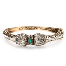 Load image into Gallery viewer, Green Gem Bowknot Designed Bracelet
