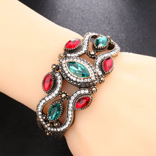 Muatkan imej ke dalam penonton Galeri, Green &amp; Red Gems Retro Bracelet
