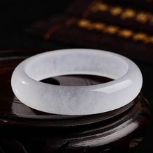 Muatkan imej ke dalam penonton Galeri, Lux Genuine Sinkiang Mutton Fat Jade Bangle Bracelet
