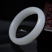 Muatkan imej ke dalam penonton Galeri, Lux Genuine Xinkiang Hetian Jade Bangle Bracelet
