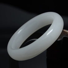 Muatkan imej ke dalam penonton Galeri, Lux Genuine Xinkiang Hetian Jade Bangle Bracelet
