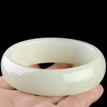 Muatkan imej ke dalam penonton Galeri, Lux Genuine Sinkiang Mutton Fat Jade Bangle Bracelet
