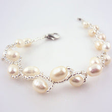 Muatkan imej ke dalam penonton Galeri, Genuine Fresh Water Pearls Bracelet
