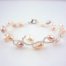 Muatkan imej ke dalam penonton Galeri, Genuine Fresh Water Pearls Bracelet
