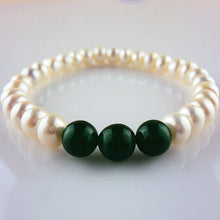 Muatkan imej ke dalam penonton Galeri, Genuine Fresh Water Pearls &amp; Jade Beads Bracelet
