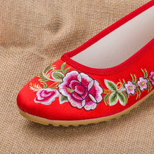 Muatkan imej ke dalam penonton Galeri, Traditional Chinese Floral Embroidery Shoes Dancing Shoes
