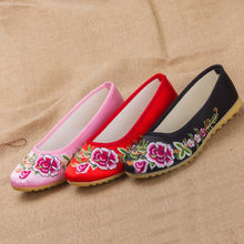 Load image into Gallery viewer, Traditional Chinese Floral Embroidery Shoes Dancing Shoes
