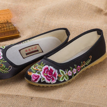 Load image into Gallery viewer, Traditional Chinese Floral Embroidery Shoes Dancing Shoes
