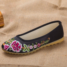 Muatkan imej ke dalam penonton Galeri, Traditional Chinese Floral Embroidery Shoes Dancing Shoes
