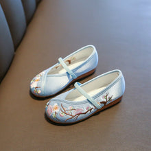 Muatkan imej ke dalam penonton Galeri, Traditional Girls&#39; Chinese Floral Embroidery Shoes Dancing Shoes
