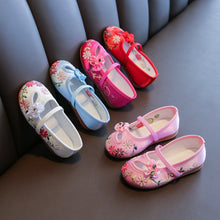 Muatkan imej ke dalam penonton Galeri, Traditional Girls&#39; Chinese Floral Embroidery Shoes Dancing Shoes
