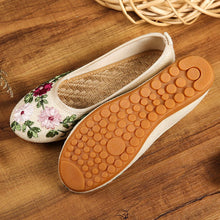 Load image into Gallery viewer, Traditional Chinese Floral Embroidery Shoes Linen Shoes
