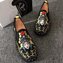 Muatkan imej ke dalam penonton Galeri, Facial Makeup Embroidery Traditional Chinese Causal Shoes Loafers
