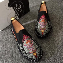 Muatkan imej ke dalam penonton Galeri, Kirin Embroidery Traditional Chinese Causal Shoes Loafers
