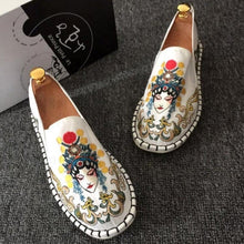 Muatkan imej ke dalam penonton Galeri, Facial Makeup Embroidery Traditional Chinese Causal Shoes Loafers
