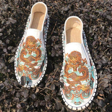 Muatkan imej ke dalam penonton Galeri, Dragon Embroidery Traditional Chinese Causal Shoes Loafers
