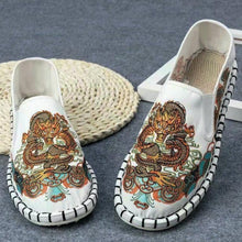 Muatkan imej ke dalam penonton Galeri, Dragon Embroidery Traditional Chinese Causal Shoes Loafers
