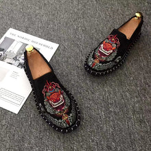 Muatkan imej ke dalam penonton Galeri, Kirin Embroidery Traditional Chinese Causal Shoes Loafers
