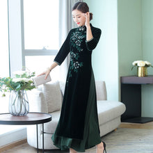 Muatkan imej ke dalam penonton Galeri, Long Sleeve Cheongsam Top Retro Floral Velvet Ao Dai Dress
