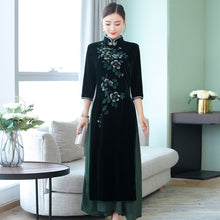 Muatkan imej ke dalam penonton Galeri, Long Sleeve Cheongsam Top Retro Floral Velvet Ao Dai Dress
