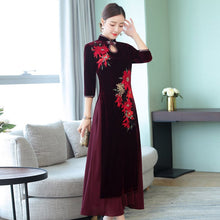 Load image into Gallery viewer, Keyhole Neck Cheongsam Top Retro Floral Velvet Ao Dai Dress
