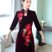 Load image into Gallery viewer, Keyhole Neck Cheongsam Top Retro Floral Velvet Ao Dai Dress
