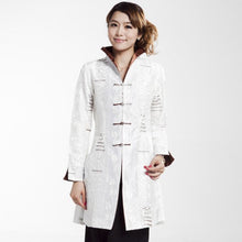 Muatkan imej ke dalam penonton Galeri, Long Sleeve V Neck Floral Embroidery Chinese Style Wind Coat
