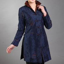 Muatkan imej ke dalam penonton Galeri, Long Sleeve V Neck Floral Embroidery Chinese Style Wind Coat
