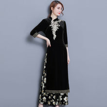 Muatkan imej ke dalam penonton Galeri, Floral Embroidery Velvet Cheongsam Top Full Length Ao Dai Dress
