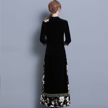 Muatkan imej ke dalam penonton Galeri, Floral Embroidery Velvet Cheongsam Top Full Length Ao Dai Dress
