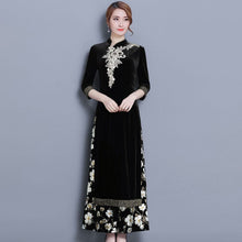 Muatkan imej ke dalam penonton Galeri, Floral Embroidery Velvet Cheongsam Top Full Length Ao Dai Dress
