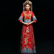 Muatkan imej ke dalam penonton Galeri, Mandarin Sleeve Dragon &amp; Phoenix Embroidery Traditional Chinese Wedding Suit
