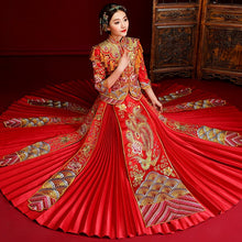 Muatkan imej ke dalam penonton Galeri, Phoenix Embroidery Pleated Skirt Traditional Chinese Wedding Suit with Tassels
