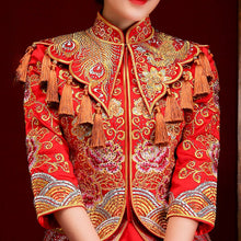 Muatkan imej ke dalam penonton Galeri, Phoenix Embroidery Pleated Skirt Traditional Chinese Wedding Suit with Tassels
