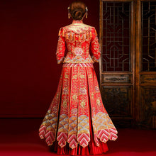 Muatkan imej ke dalam penonton Galeri, Phoenix Embroidery Pleated Skirt Traditional Chinese Wedding Suit with Tassels
