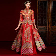 Muatkan imej ke dalam penonton Galeri, Phoenix Embroidery Pleated Skirt Traditional Chinese Wedding Suit with Tassels
