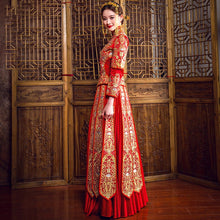 Muatkan imej ke dalam penonton Galeri, Dragon &amp; Phoenix Embroidery Pleated Skirt Traditional Chinese Wedding Suit
