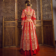 Muatkan imej ke dalam penonton Galeri, Dragon &amp; Phoenix Embroidery Pleated Skirt Traditional Chinese Wedding Suit
