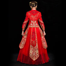 Muatkan imej ke dalam penonton Galeri, Dragon &amp; Phoenix Embroidery Pleated Skirt Retro Chinese Wedding Suit
