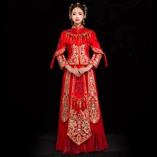 Muatkan imej ke dalam penonton Galeri, Dragon &amp; Phoenix Embroidery Pleated Skirt Retro Chinese Wedding Suit
