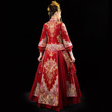 Muatkan imej ke dalam penonton Galeri, Mandarin Sleeve Pleated Skirt Retro Embroidery Chinese Wedding Suit
