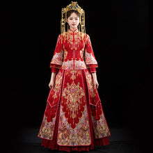 Muatkan imej ke dalam penonton Galeri, Mandarin Sleeve Pleated Skirt Retro Embroidery Chinese Wedding Suit
