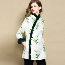 Muatkan imej ke dalam penonton Galeri, Long Sleeve Floral Fancy Cotton Chinese Style Wadded Coat with Fur Edge
