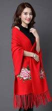 Muatkan imej ke dalam penonton Galeri, All Matched Chinese Style Floral Sweater Shawl with Tassels
