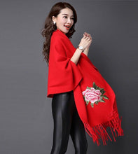 Muatkan imej ke dalam penonton Galeri, All Matched Chinese Style Floral Sweater Shawl with Tassels
