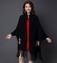 Muatkan imej ke dalam penonton Galeri, All Matched Chinese Style Floral Sweater Shawl with Tassels
